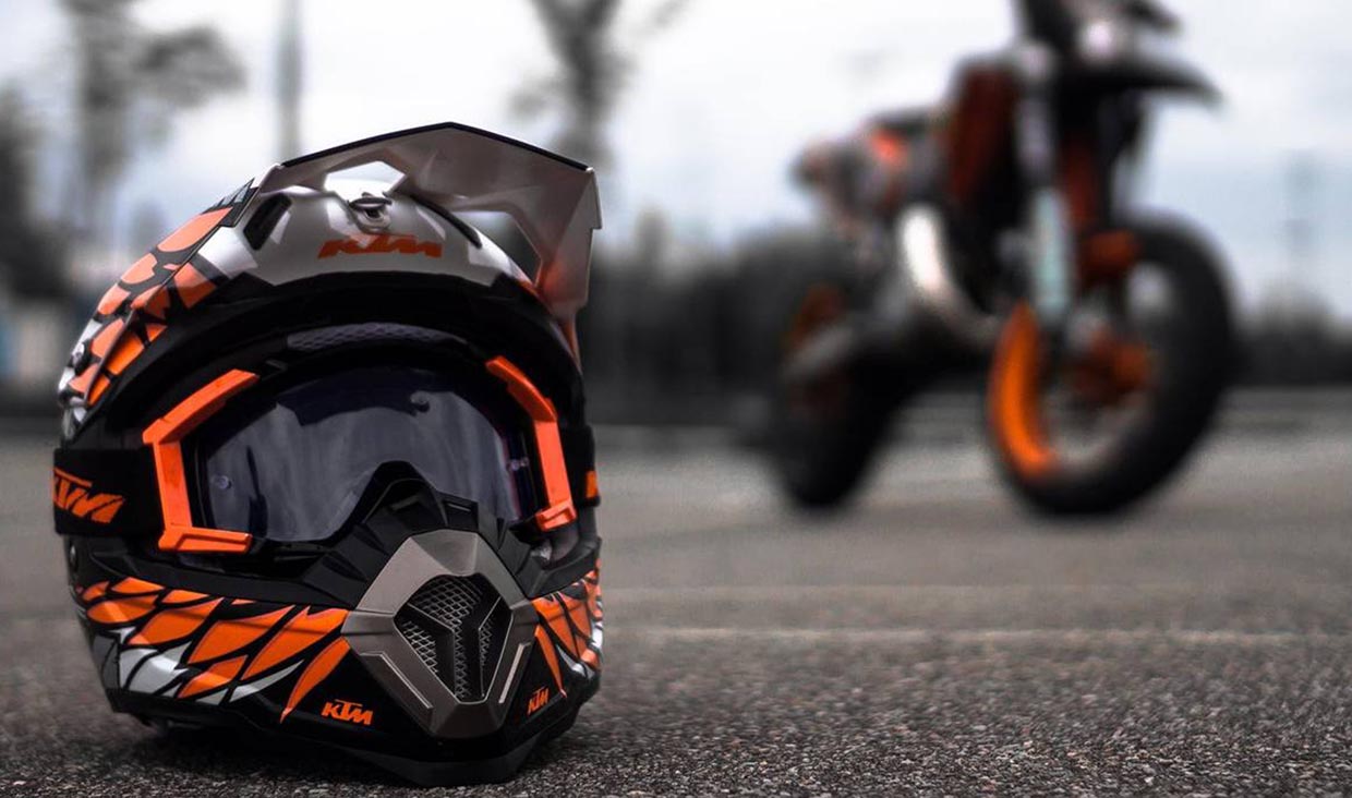 Helm Supermoto dan Motocross Itu Beda